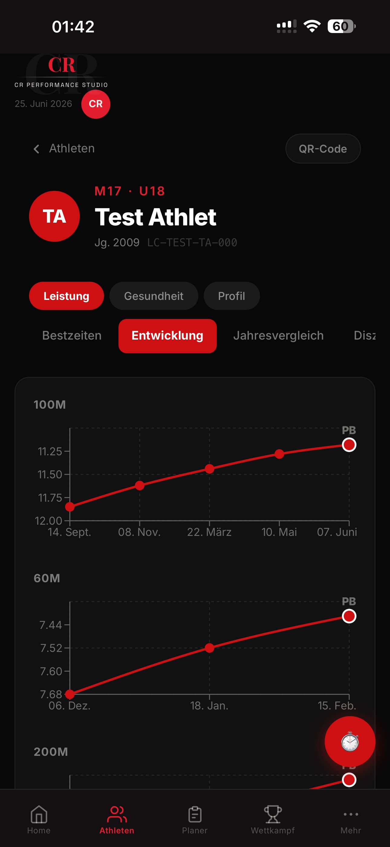 CR Performance Studio am Smartphone: Entwicklungskurven eines Athleten über 100 m und 60 m mit neuen Bestleistungen.